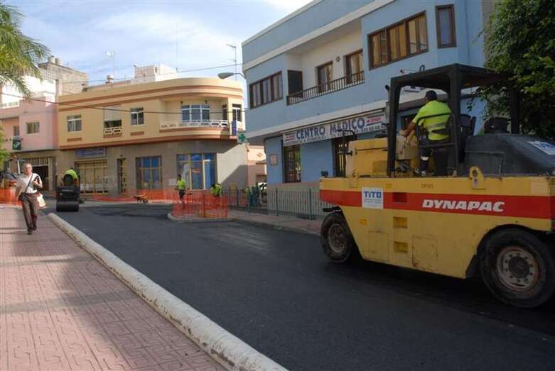 Imagen de archivo de obras de asfaltado en el centro de la ciudad de Telde (Foto TA)